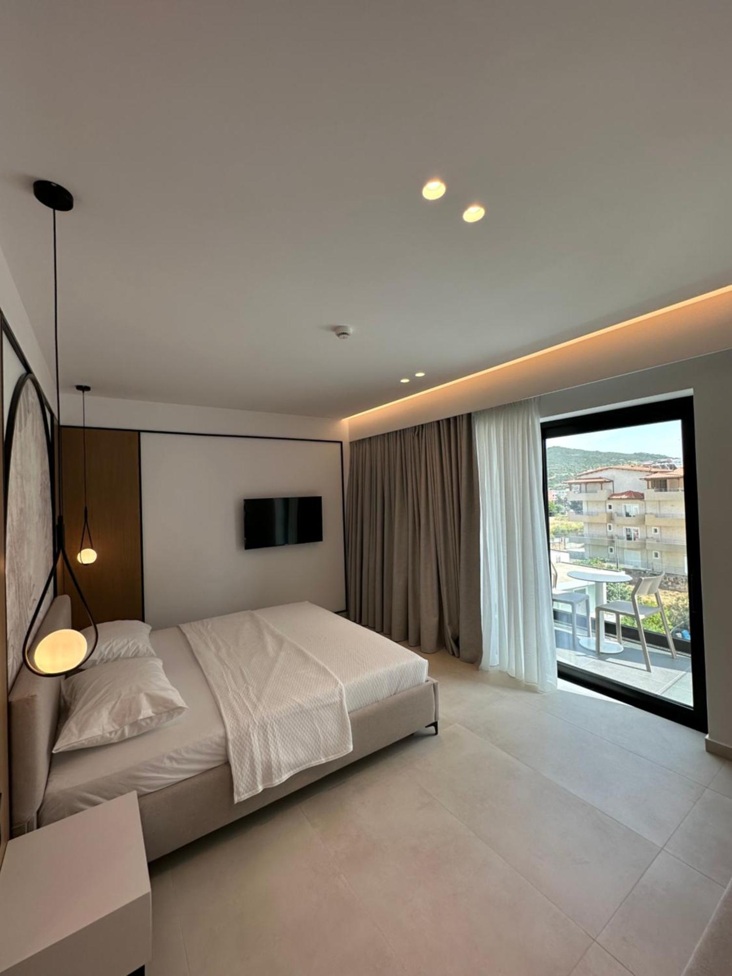 Colosseum Hotel Ksamil Exterior photo